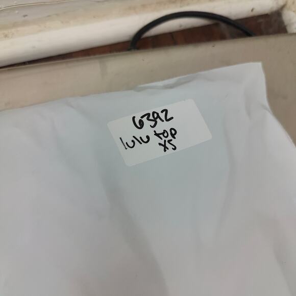 Lululemon Rest Less Pullover Womens XS Approx Black Floral Embossed Seamless - Picture 5 of 5